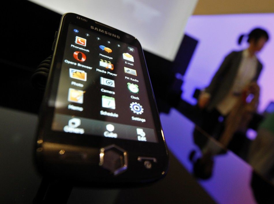 A smart phone made by Samsung Electronics is displayed.