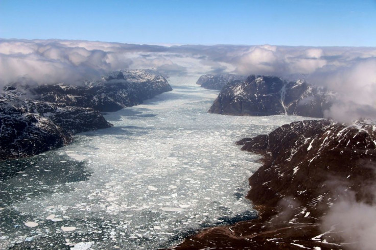 If greenhouse gas emissions continue unabated, the Greenland ice sheet will shed some 36 trillion tonnes of mass from 2000 to 2100, enough to lift the global ocean waterline by 10 centimetres, according to a new study