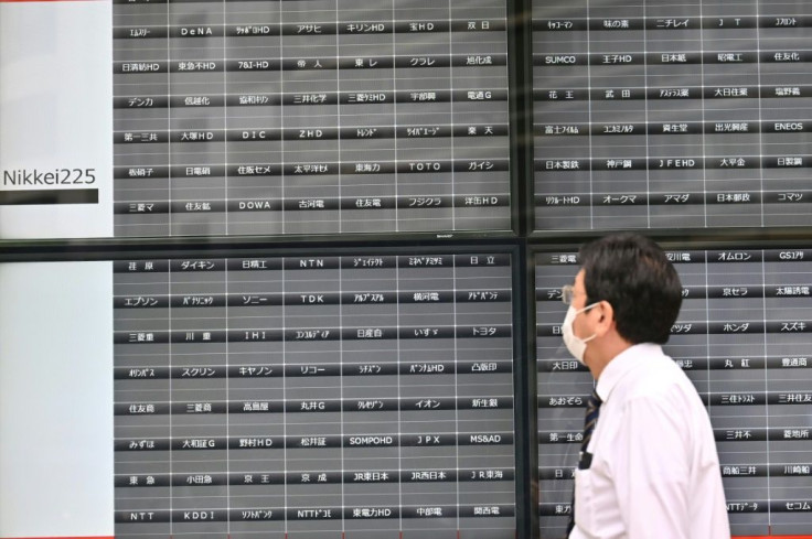 Trading in most of Japan's stock markets has been halted owing to a glitch, limiting business in the region as several other markets are closed