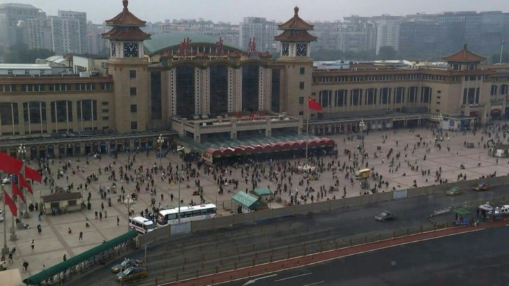 TIMELAPSE: Travellers at train stations for Golden Week holidays in China