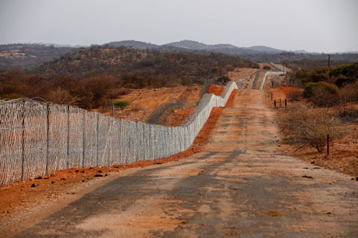 The fence separating South Africa and Zimbabwe has been notoriously porous since its de-electrification in 1994