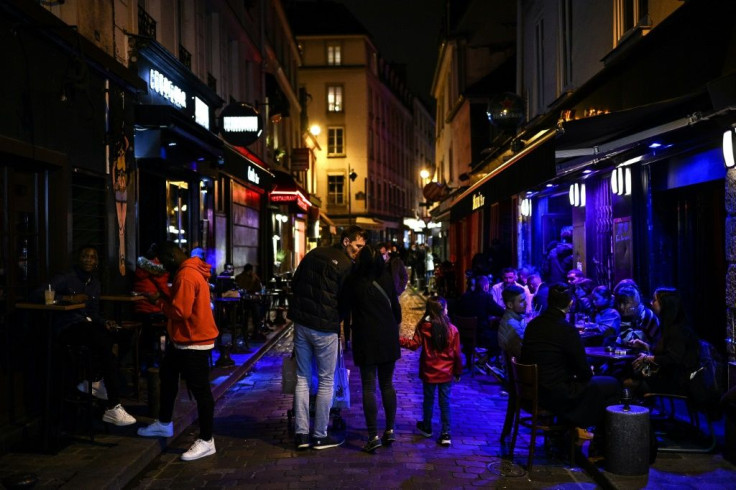 Paris bars and cafes are bracing for shutdown