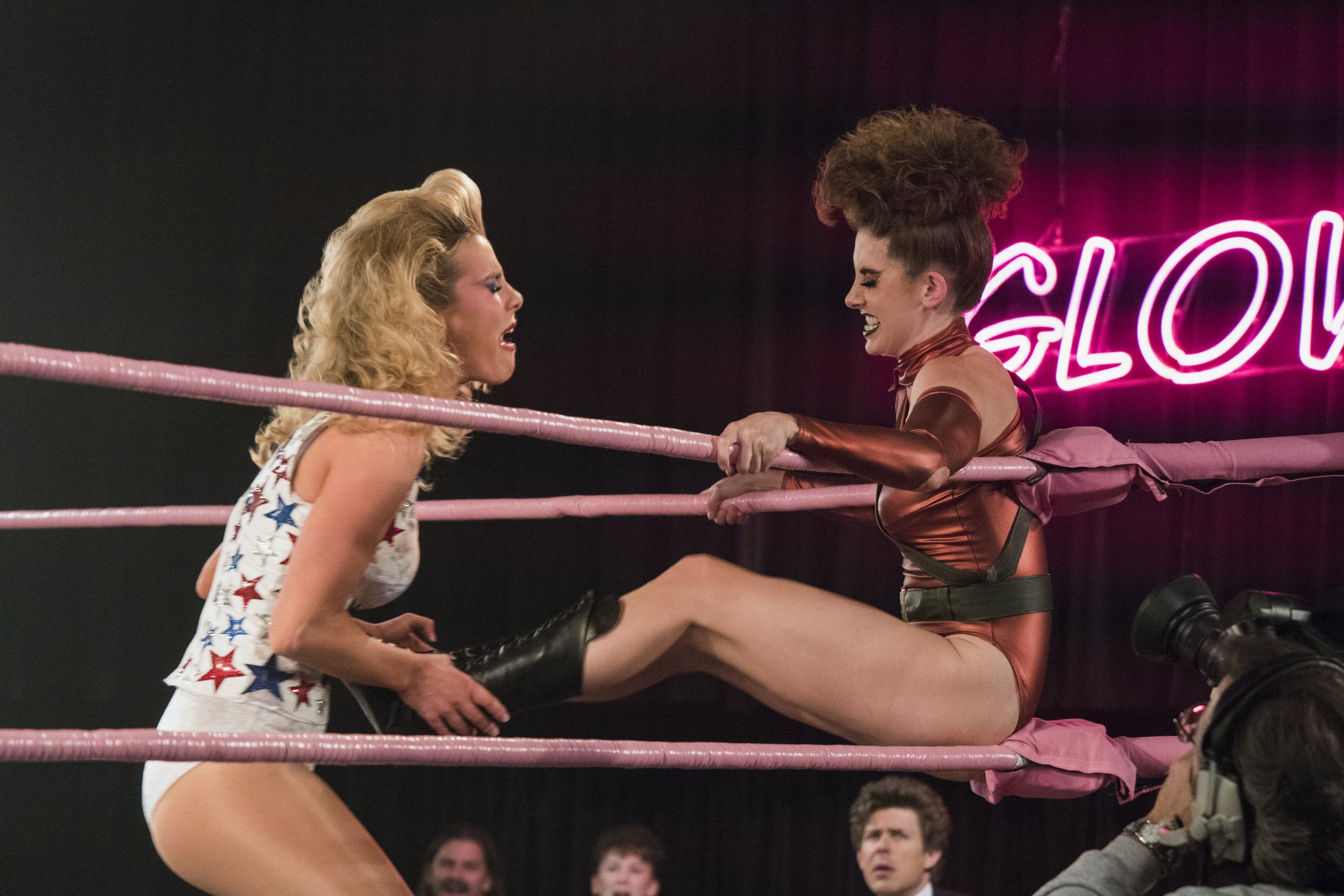 GLOW': Netflix Renews Female Wrestling Dramedy 'GLOW' Fir 4th And Final  Season – Deadline