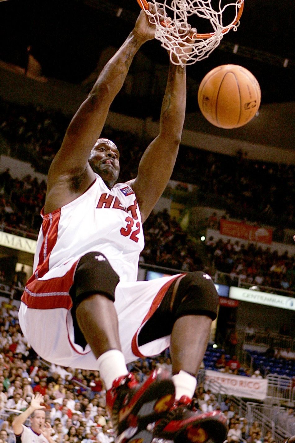 Shaq scores 28,596 points, announces retirement Photos