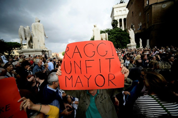 Demonstrators make their feelings known in Rome's Piazza del Campidoglio in a 2018 protest against urban decay