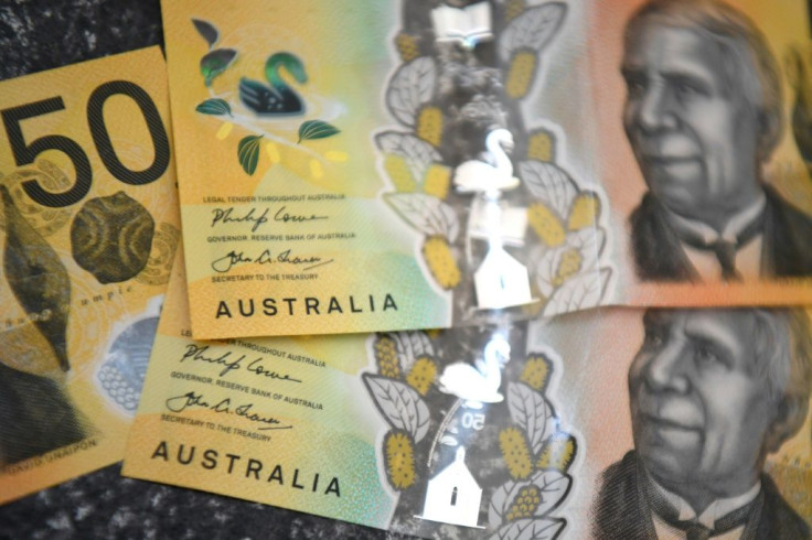 TheÂ coronavirus that causes Covid-19 can survive on items such as banknotes and phones for up to 28 days in cool, dark conditions, according to a study by Australia's national science agency