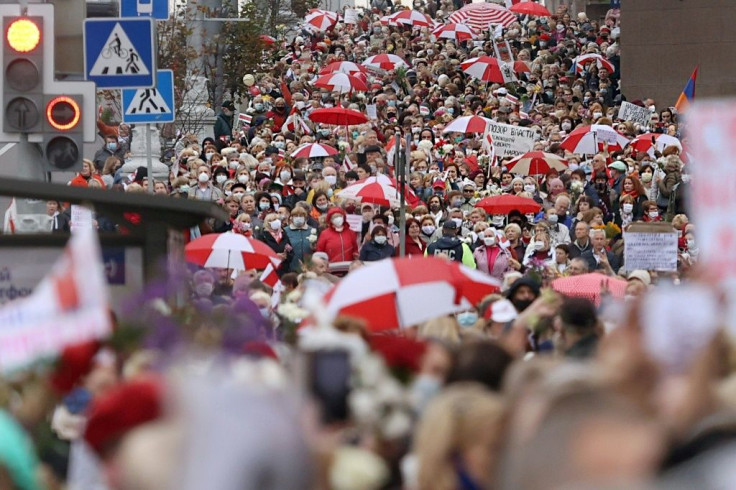 Belarusian pensioners  demand President Lukashenko's resignation and new fair elections in Minsk. Belarusian police  threatened meanwhile to fire live bullets at protesters, claiming that opposition demonstrations were becoming ever more radicalised.