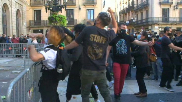 Protest in Barcelona after bars and restaurants are shut