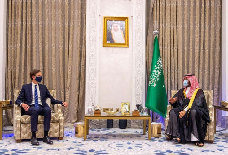 Saudi Crown Prince Mohammed bin Salman (R) meeting with White House Senior Advisor Jared Kushner in Saudi Arabia on September 1, 2020
