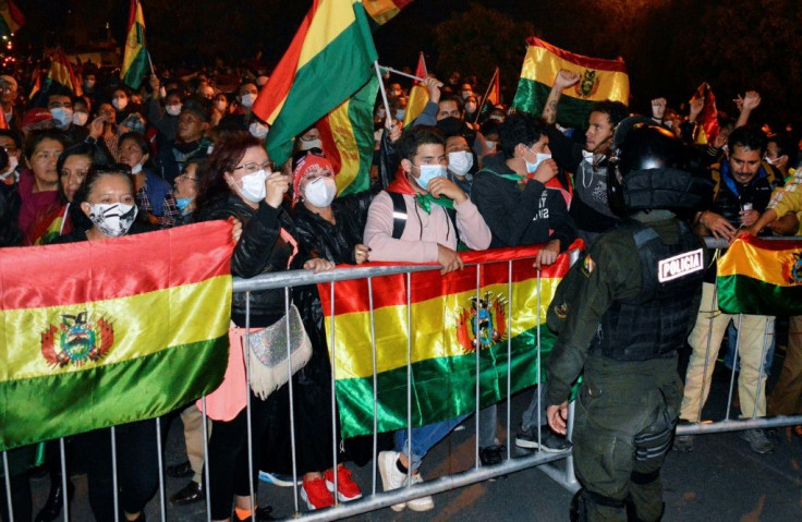 Dozens protest at the headquarters of the Electoral Tribunal in the central city of Cochabamba