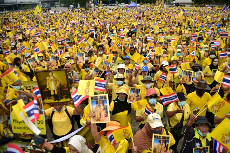 Royalist supporters took part in a rally to show support for the Thai establishmentÂ in the southern province of Narathiwat