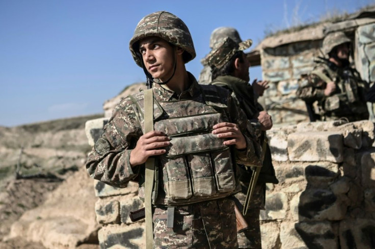 Armenia has called for volunteers to join the fighting at the frontÂ