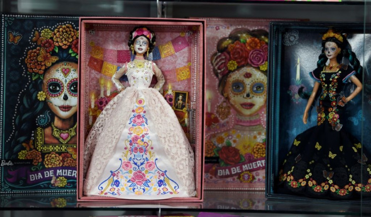 This year "Catrina" Barbie wears a blush-colored lace dress, unlike last year when she was dressed in black