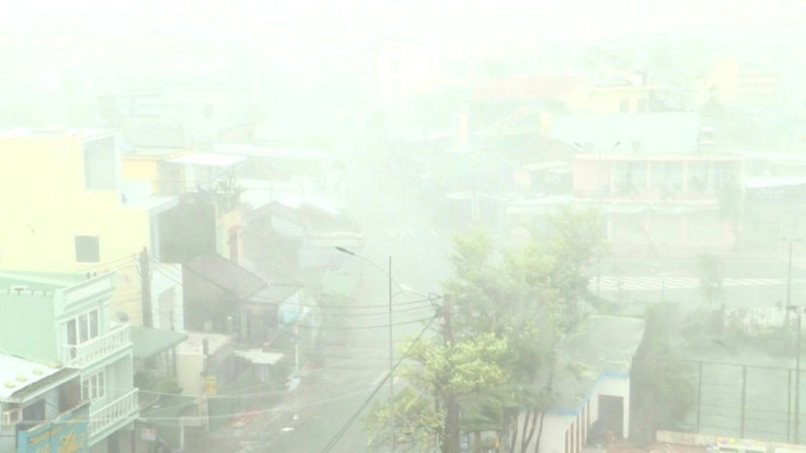 Typhoon Molave slams into Vietnam