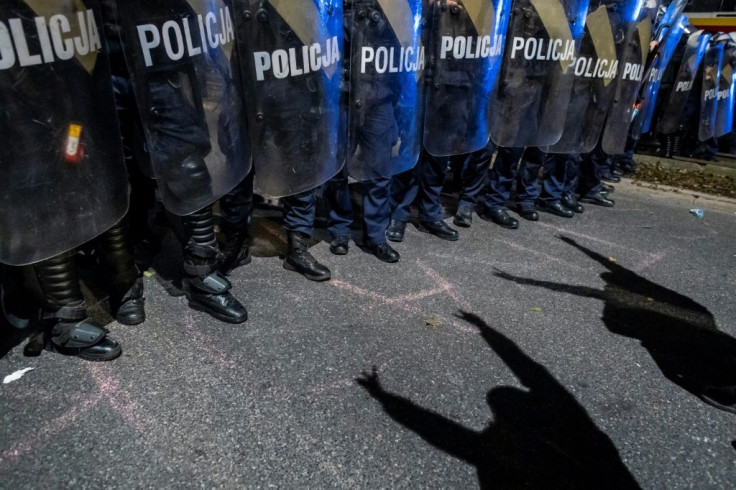 Protesters had faced off this week against riot police guarding the house of Jaroslaw Kaczynski, leader of Poland's ruling Law and Justice party (PiS)