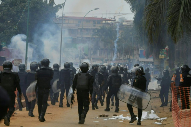 Clashes broke out in an Abidjan district and in towns in the centre of the country