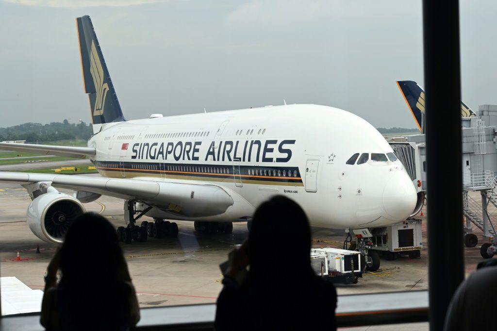 Singapore Airlines Suffers Record Loss As Virus Hits Aviation | IBTimes