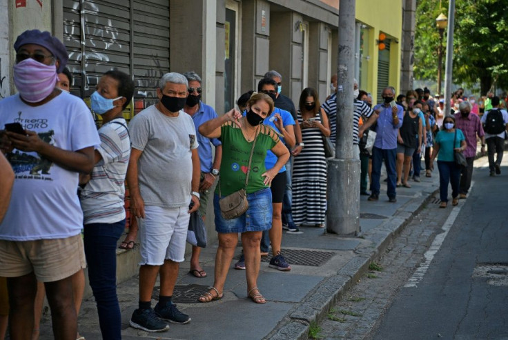 A woman waiting to vote gestures with her thumbs down to show her displeasure at the long waiting time at a polling station during Brazil's municipal elections in Rio de Janeiro, on November 15, 2020