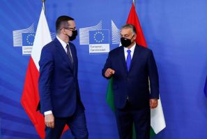 Poland's Prime Minister Mateusz Morawiecki (L) and Hungary's Prime Minister Viktor Orban have accused the EU of mounting a power grab