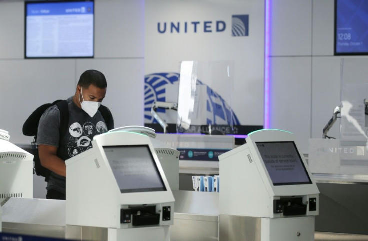 United Airlines expects fourth-quarter revenues to fall about 67 percent compared with the year-ago period due to Covid-19