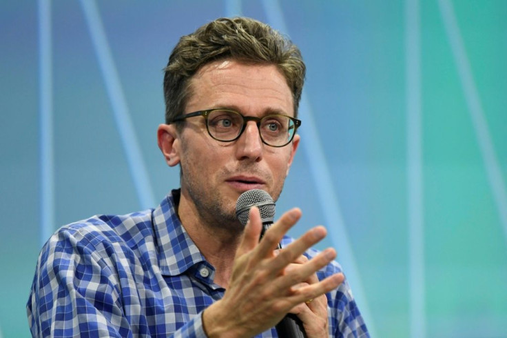 Buzzfeed CEO Jonah Peretti will be back in charge of HuffPost, which he co-founded, in a tie-up between the two digital media rivals
