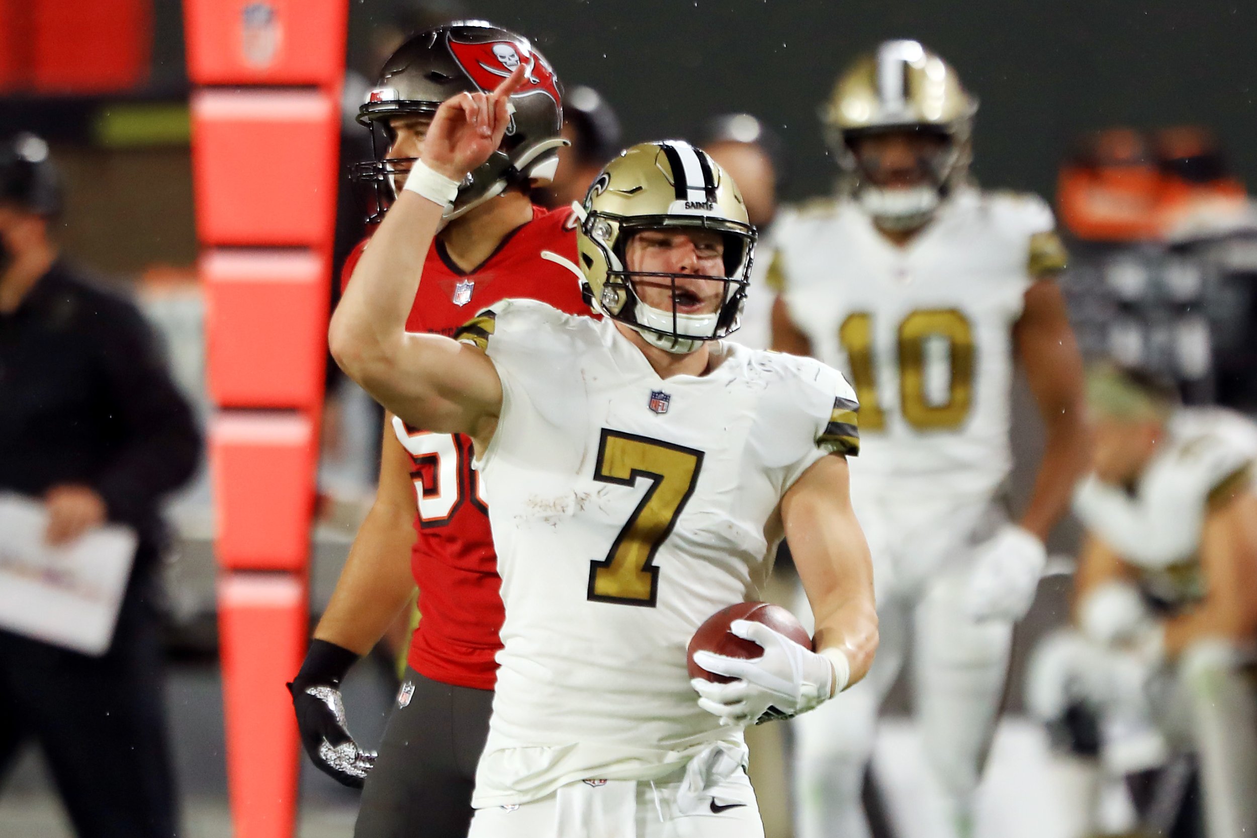 Taysom Hill Contract New Orleans Saints Paying Quarterback A Starter's