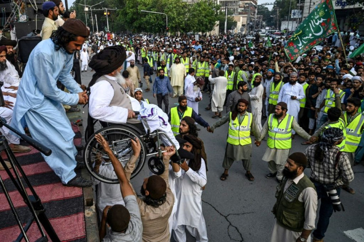 Rizvi, a longtime wheelchair user, had been suffering from a high fever and breathing problems before his death