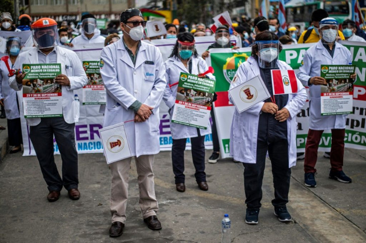 Health workers in Peru, the Latin American country with the most deaths per million inhabitants, demanded better protection gear in a September 2020 demo in Lima