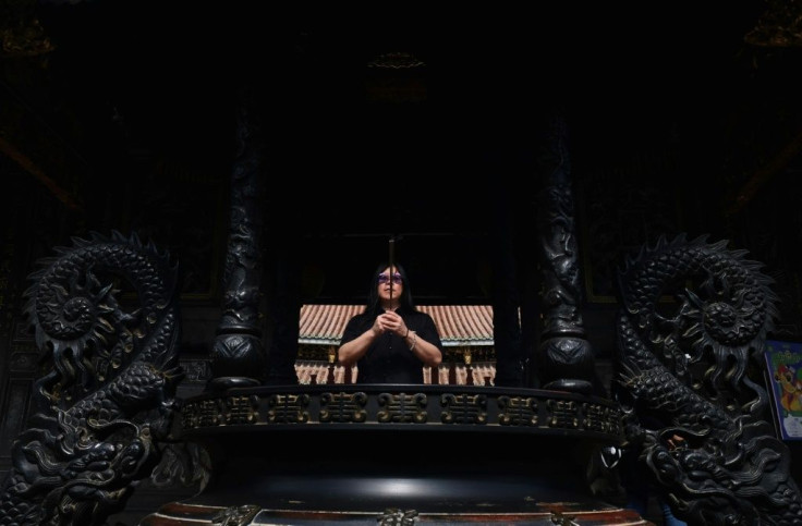 The gig began with a nun chanting on stage but suddenly erupted into a wall of noise unleashed by distorted guitars and screamed sutras -- the unique sound of Taiwan's first Buddhist death metal band