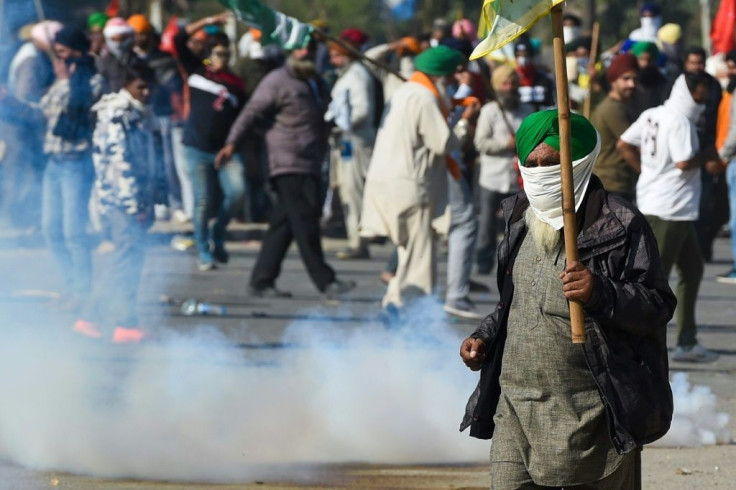 Police fire tear gas to disperse farmers at a roadblock
