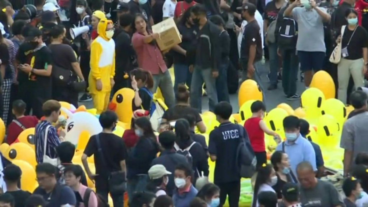 Ducks bob on pro-democracy crowd in new Thailand rally