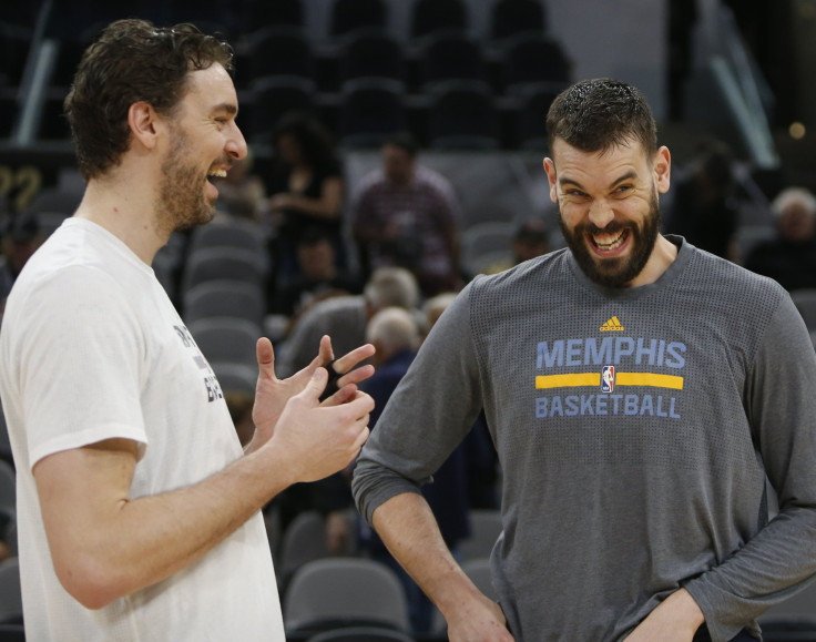  Pau Gasol #16 of the San Antonio Spurs chats with brother Marc Gasol #33 of the Memphis Grizzlies 