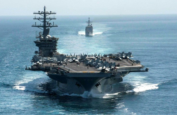 (ARCHIVES) Photo remise par l'US Navy du porte-avions USS Nimitz et du croiseur USS Philippine Sea dans le dÃ©troit d'Ormuz le 18 septembre 2020