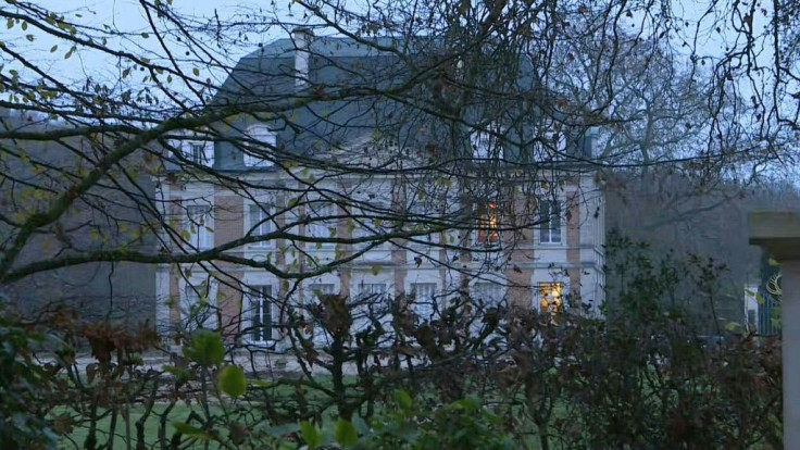 French police stand guard outside the home of former French President Valéry Giscard d'Estaing, after he died Wednesday at the age of 94.