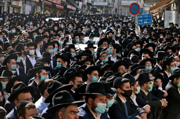 Thousands of Ultra-orthodox Jewish men attended the funeral of Rabbi Aharon David Hadash in Jerusalem