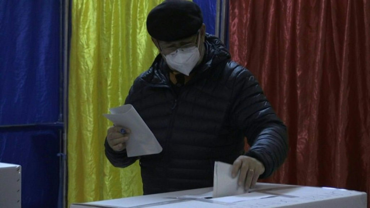 IMAGES Romanians voted Sunday in parliamentary elections.