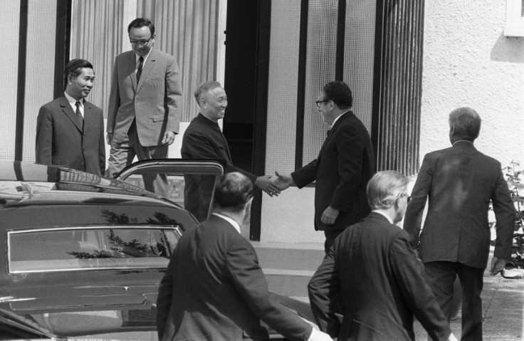 Le Duc Tho (L) handed back his prize, Henry Kissinger (R) tried and failed to do the same