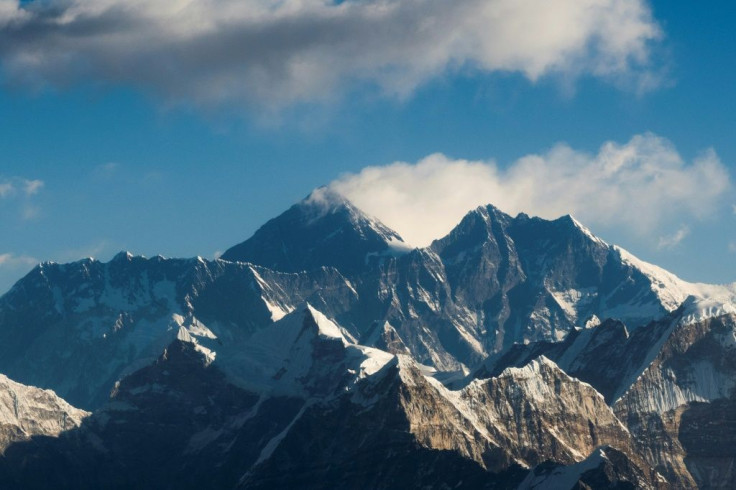 Everest's agreed height was 86 centimetres (2.8 feet) higher than the previous measurement