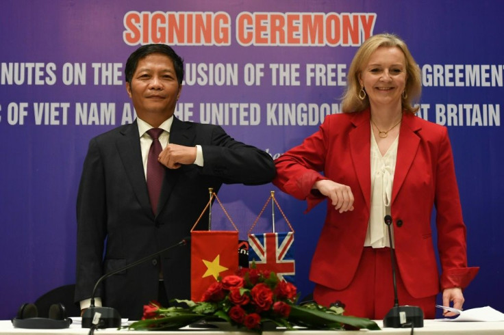 Vietnam's Trade Minister Tran Tuan Anh (L) and Britain's International Trade Secretary Liz Truss finalised a free trade pact which will see 99 percent of tariffs eliminated once it is fully implemented