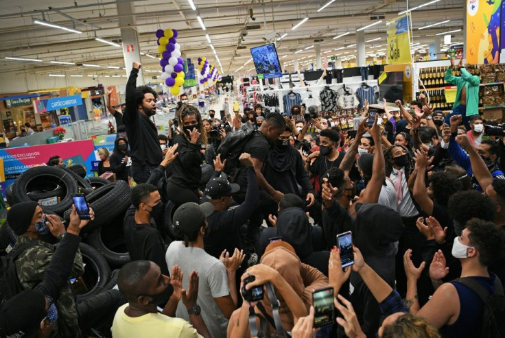Protesters inside a Carrefour supermarket in Rio de Janeiro on November 20, 2020