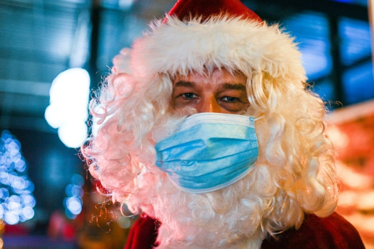 Merry Christmask: Santa Claus taking the necessary precautions at a drive-in Christmas market in Kalkar, western Germany