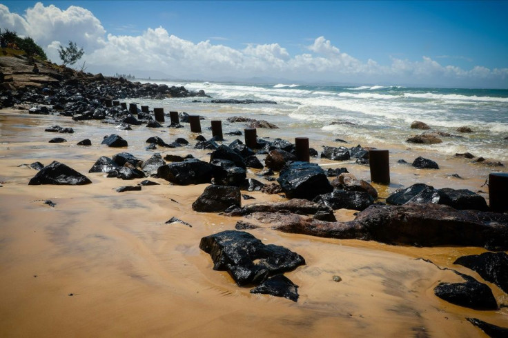 Australia's Byron Bay main beach has lost much of its sand after wild weather lashed New South Wales and Queensland with heavy rain, strong winds and king tides