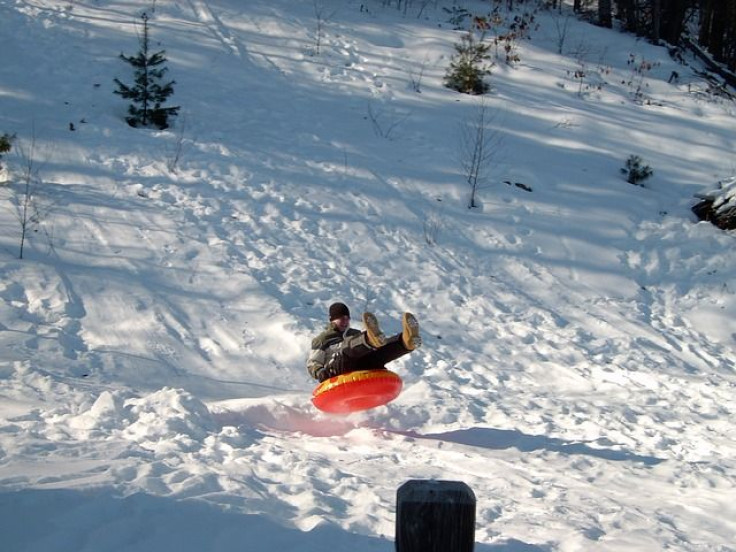 snow-tubing-93024_640