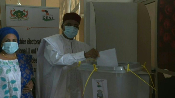 Outgoing president Mahamadou Issoufou votes in Niger's elections