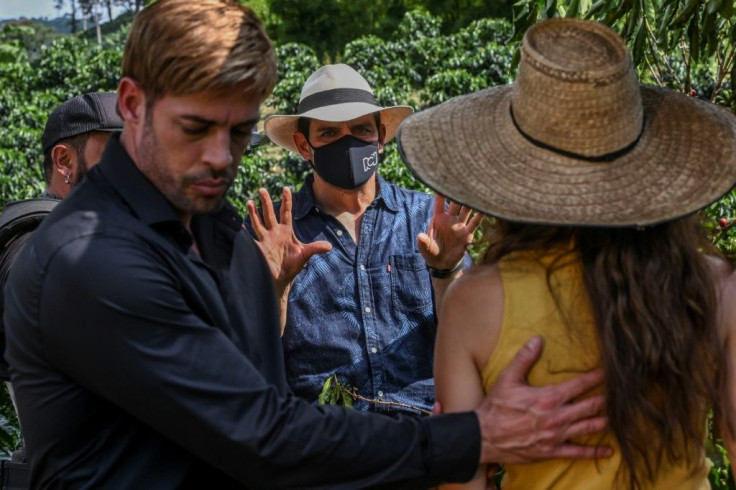 Director Mauricio Cruz (center) gives instructions to actors Laura Londono (right) and William Levy