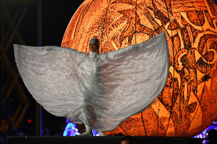An entertainer performs during the traditional Three Wise Men's parade on the eve of the Epiphany celebration, on January 5, 2020 in Madrid.