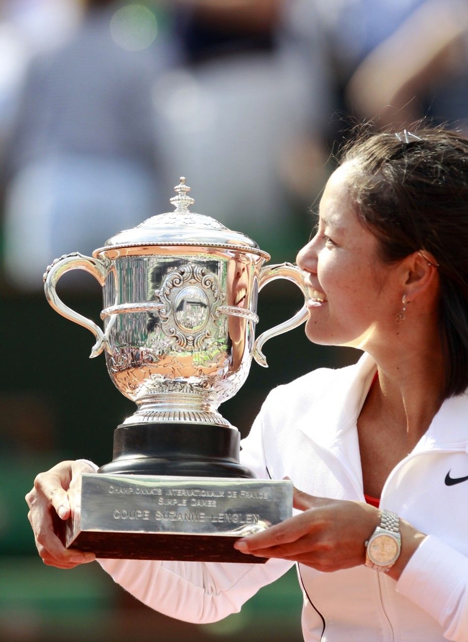 Li Na of China poses with the trophy after winning her women039s final against Francesca Schiavone of Italy at the French Open tennis tournament at the Roland Garros stadium in Paris.