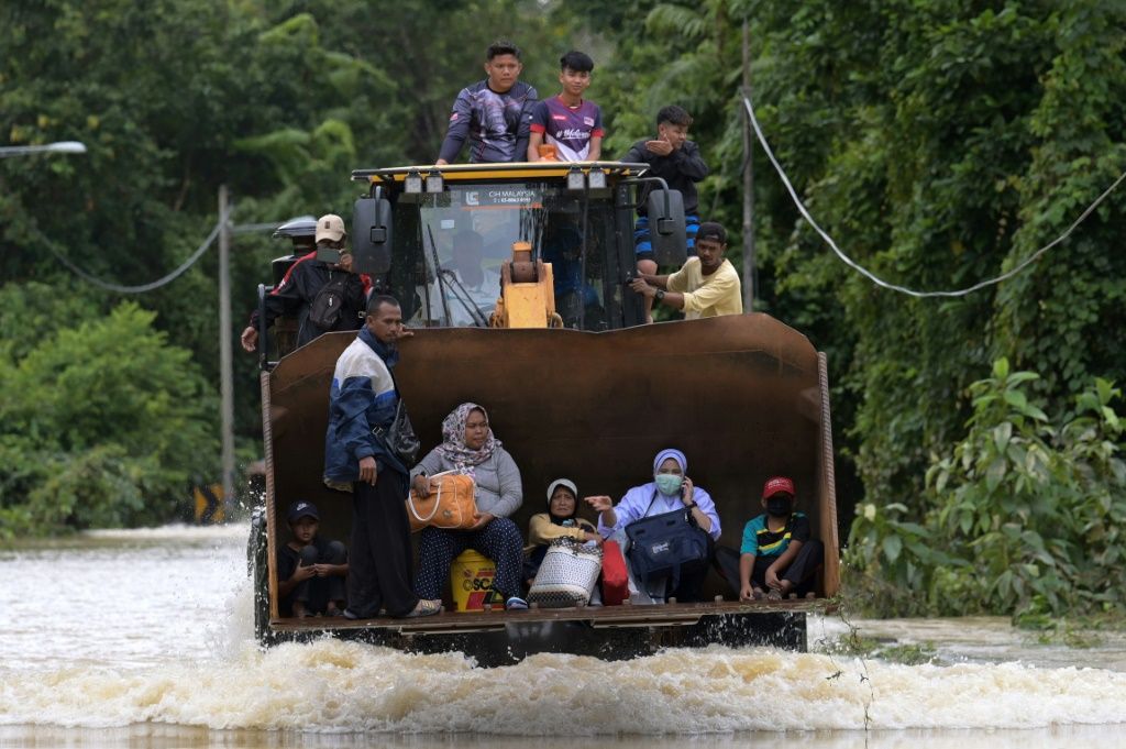 Six Dead, Nearly 50,000 Evacuated In Malaysia Floods | IBTimes