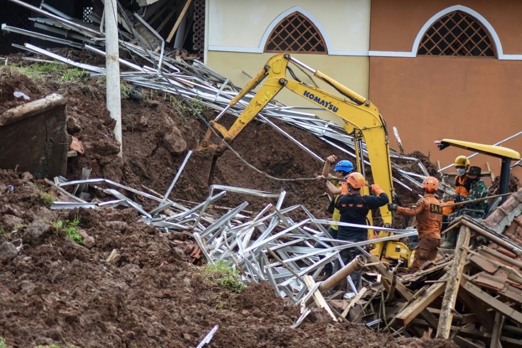 Indonesia Flash Floods Kill At Least Eight | IBTimes