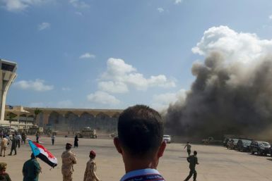 Smoke billows from the Aden airport on December 30, in an attack blamed on Yemen's Huthis